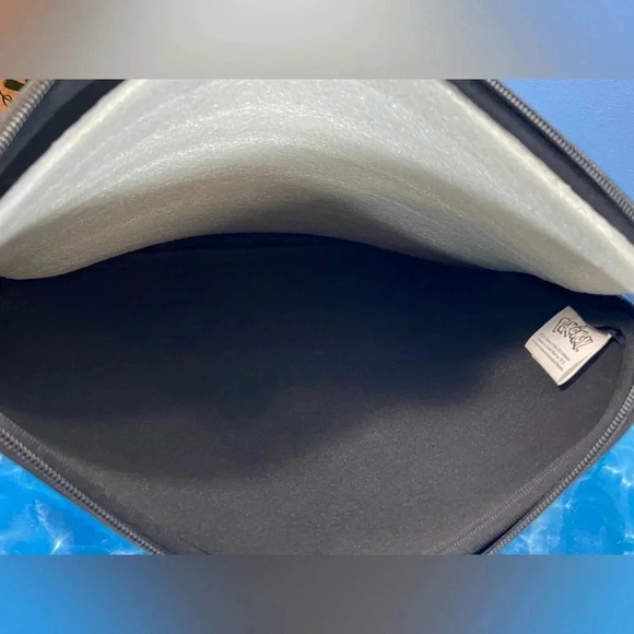 Pokémon - 15” Laptop Sleeve - Pikachu, Charmander, Squirtle,  & Bulbasaur - BNWT - Picture 4 of 7